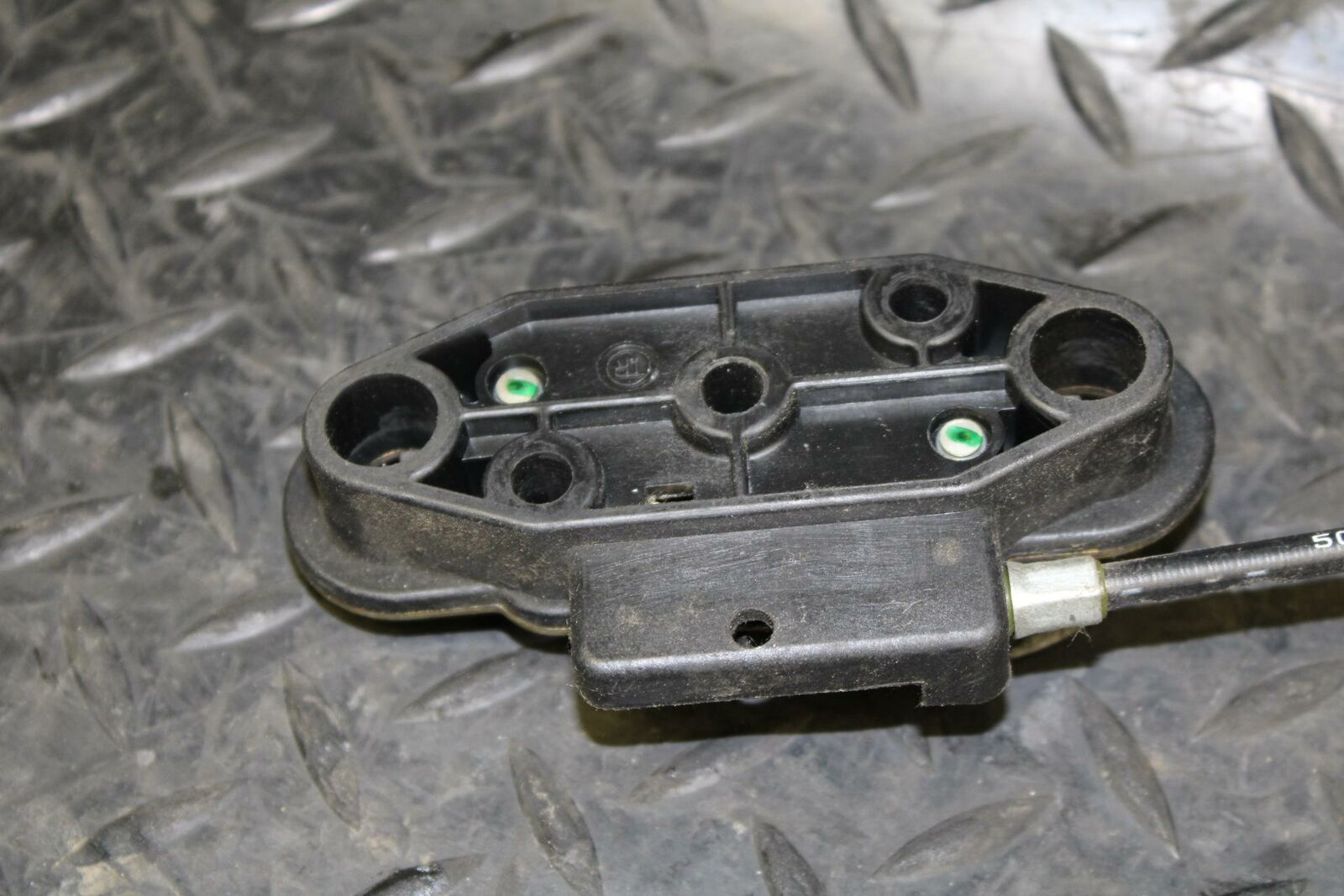 05-06 SUZUKI KATANA 750 GSX750F REAR PASSENGER SEAT LATCH LOCK ASSEMBLY bb166