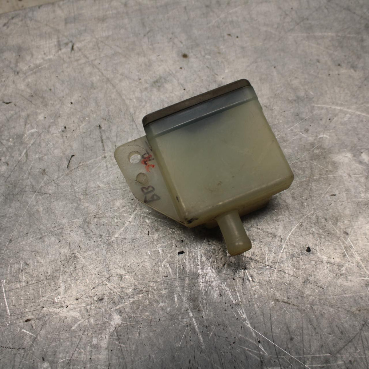 1997 Suzuki GSXR750 REAR BRAKE MASTER FLUID RESERVOIR TANK BOTTLE BB39