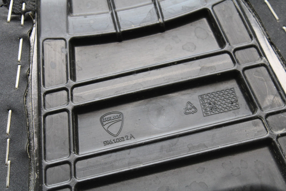16 DUCATI 959 PANIGALE REAR BACK PASSENGER TANDEM SEAT PAD SADDLE PILLION BB912