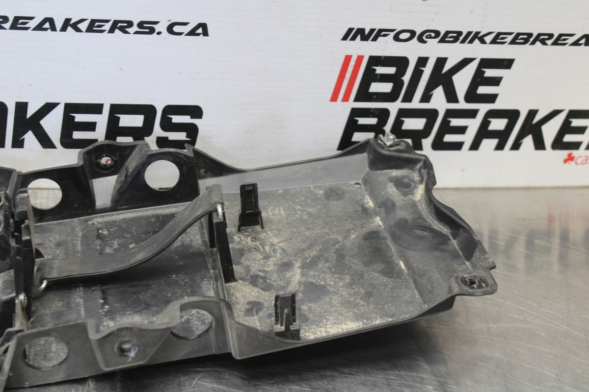 20 TRIUMPH STREET TRIPLE 765 REAR BACK TAIL UNDERTAIL BATTERY TRAY PLASTIC BB864