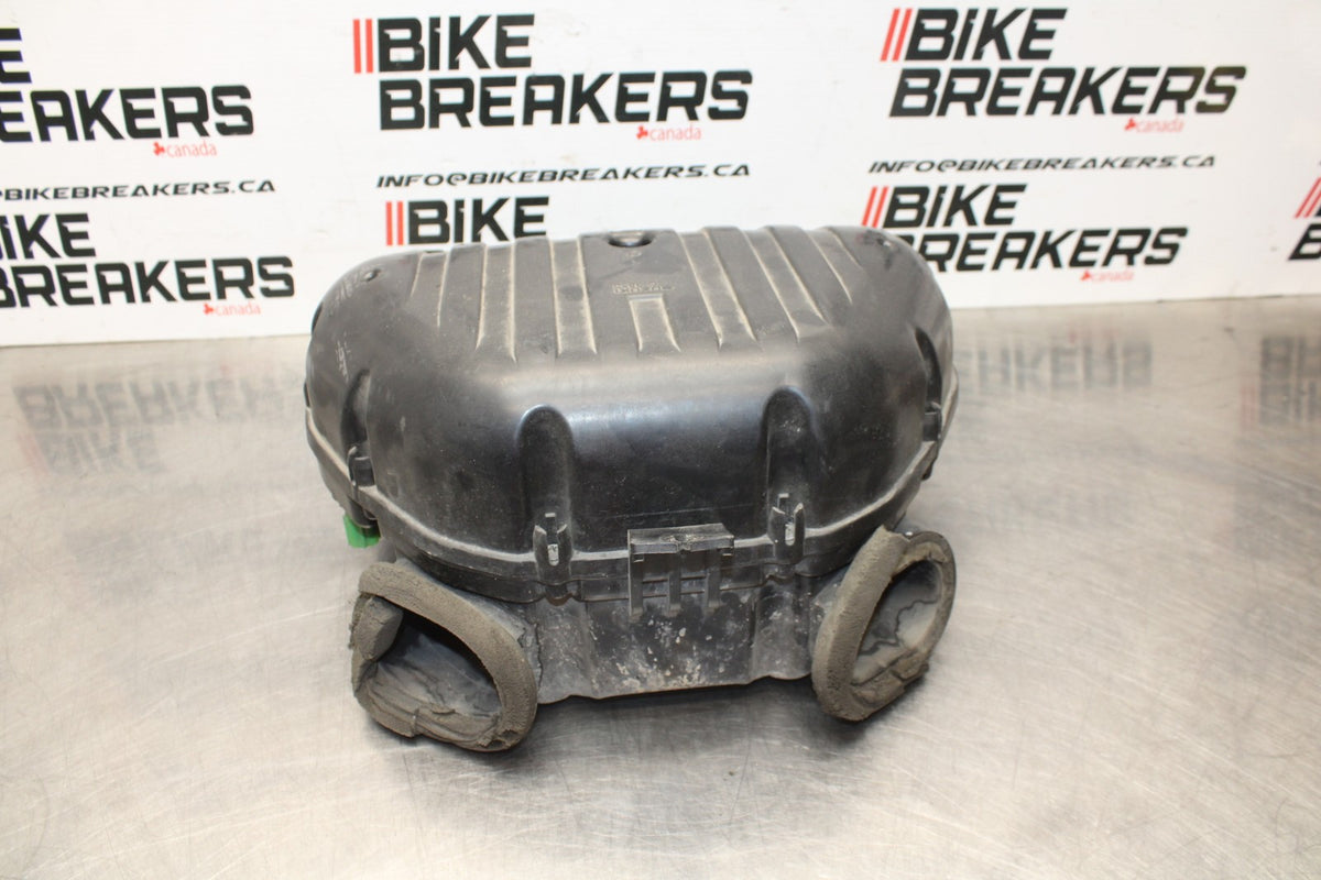 00 SUZUKI GSXR750 AIRBOX AIR INTAKE FILTER BOX BB820