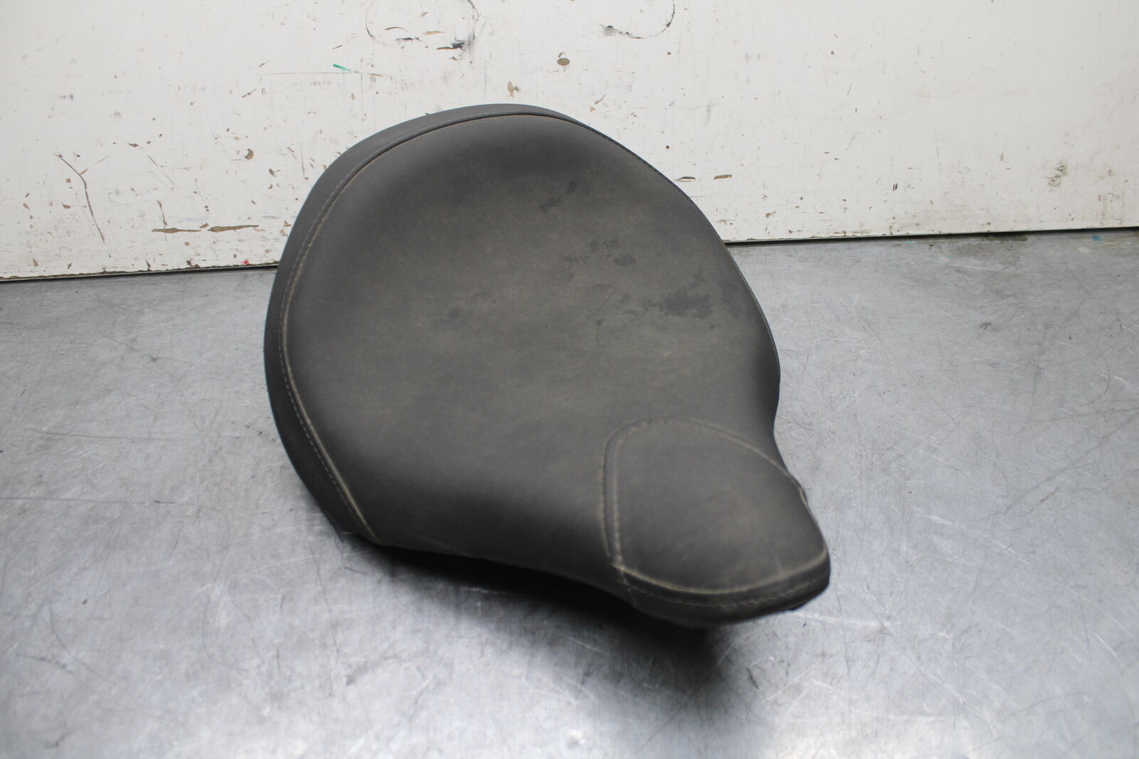 17-24 YAMAHA BOLT XVS950 FRONT DRIVERS SEAT BB729