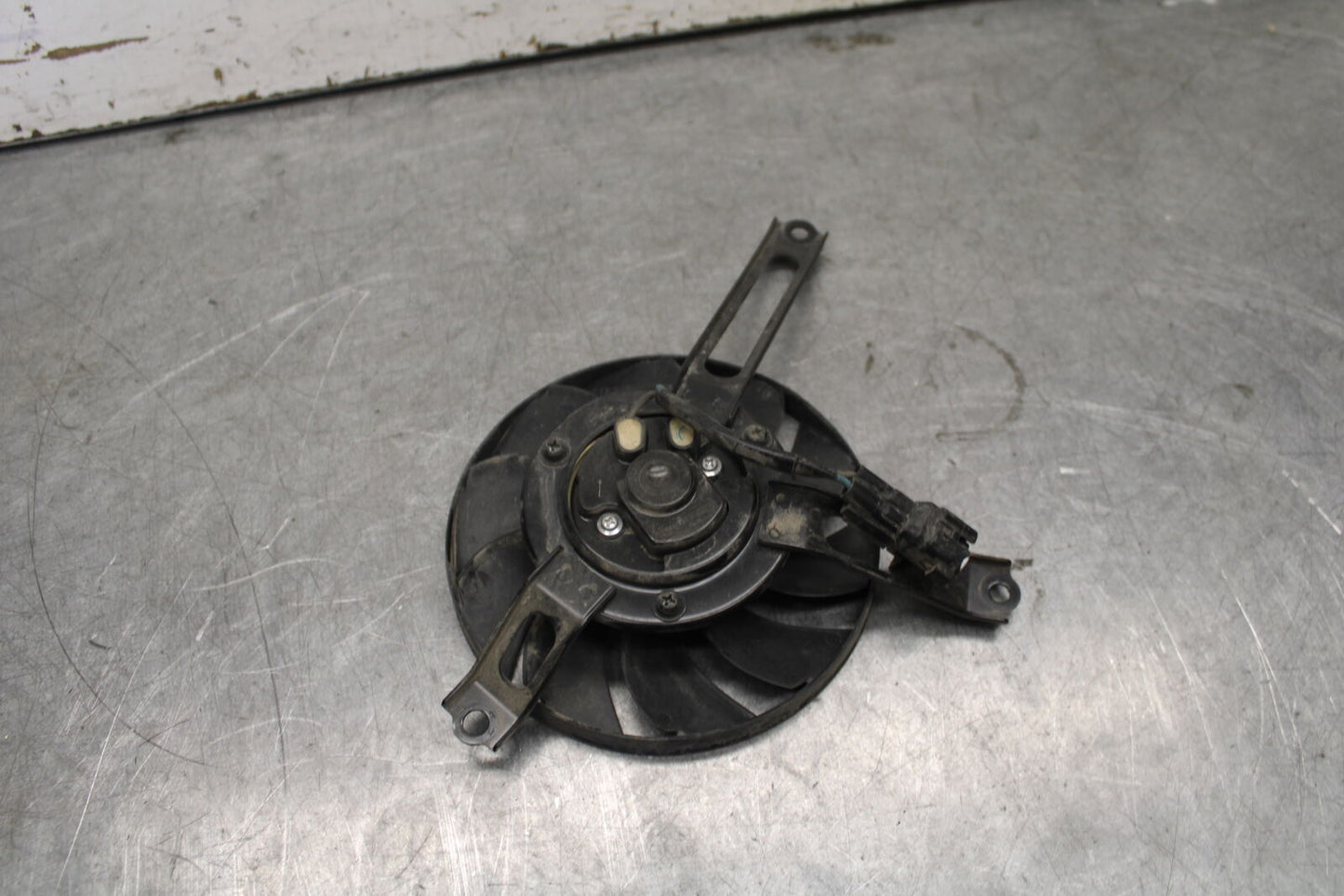 17-21 HONDA CBR1000RR SP LEFT ENGINE RADIATOR COOLING FAN MOTOR BB681