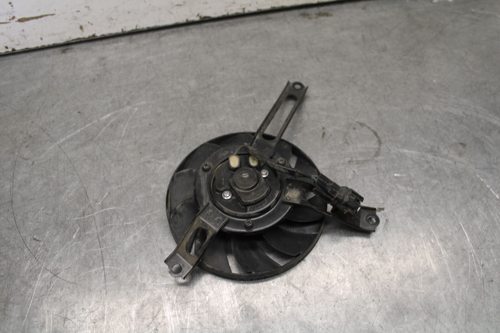 17-21 HONDA CBR1000RR SP LEFT ENGINE RADIATOR COOLING FAN MOTOR BB681