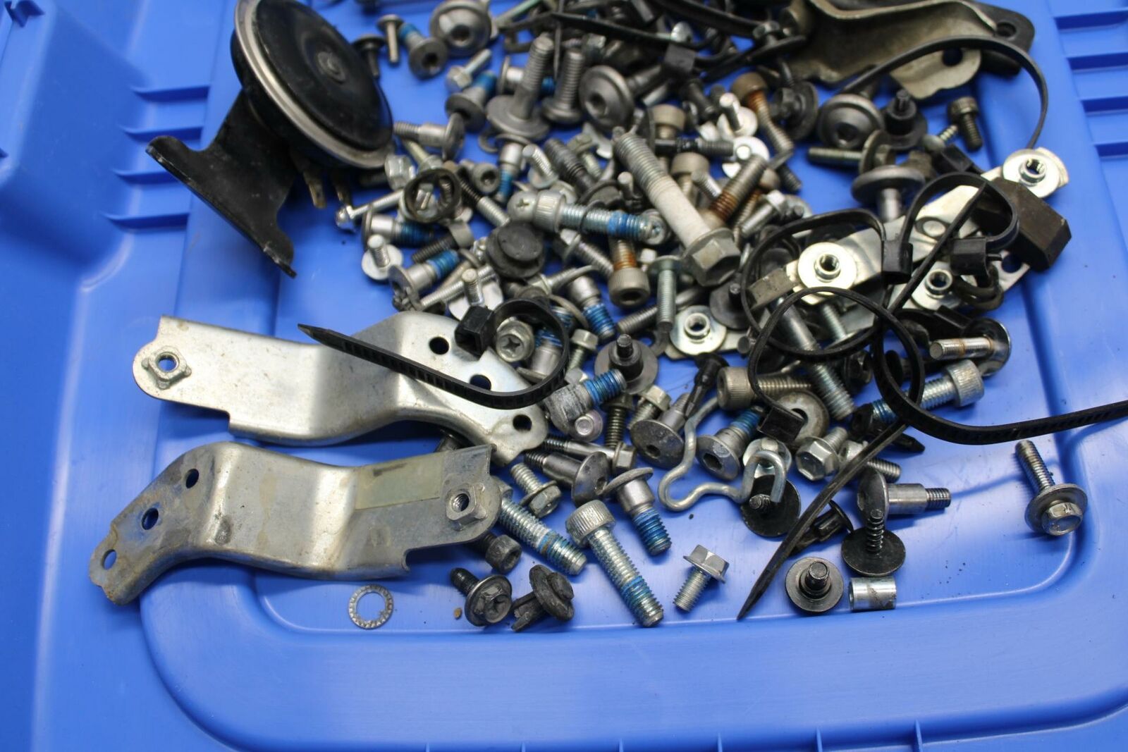 13-16 SUZUKI BANDIT 1250S ABS ENGINE MOUNTING BOLTS HARDWARE MOTOR SCREWS BB238