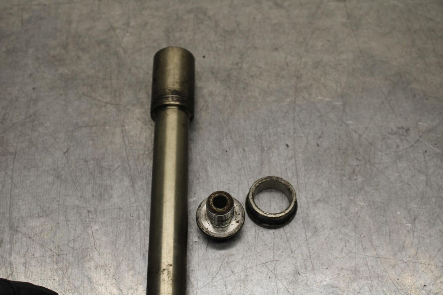 2011 Suzuki GSXR1000 FRONT WHEEL RIM AXLE PIVOT BOLT 54711-41G10 BB96