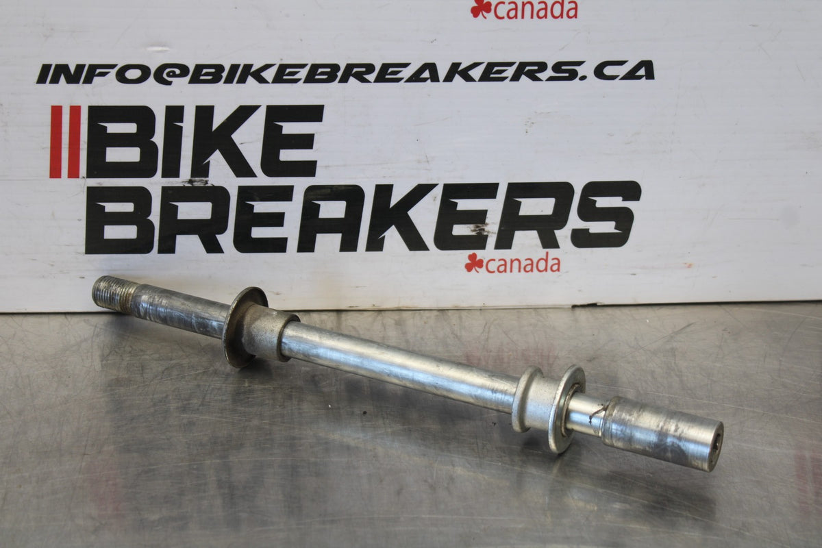 05-09 SUZUKI BOULEVARD C90 FRONT WHEEL RIM AXLE PIVOT BOLT BB791