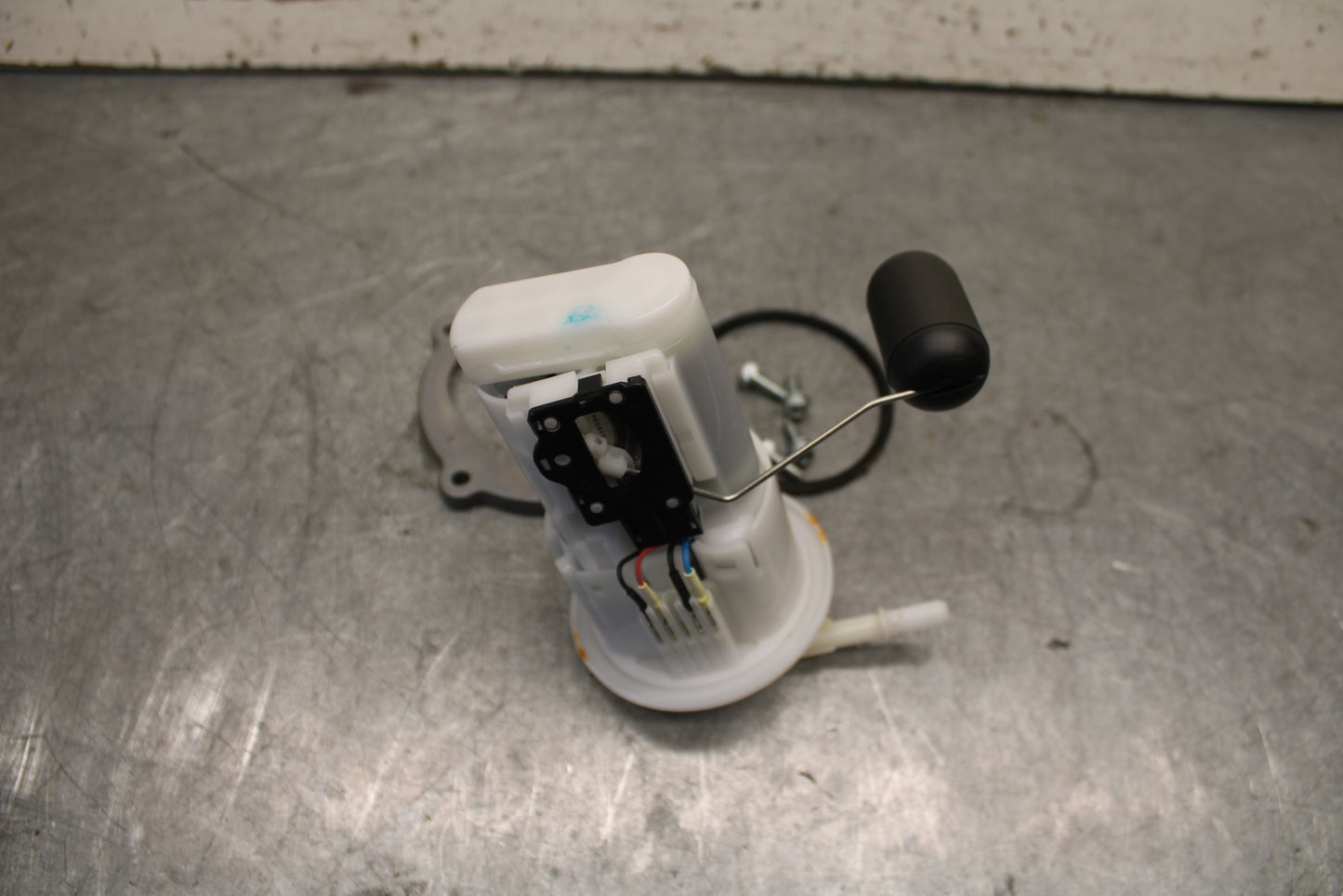 22-24 YAMAHA XSR900 FUEL PUMP GAS PETROL SENDER UNIT  BB683