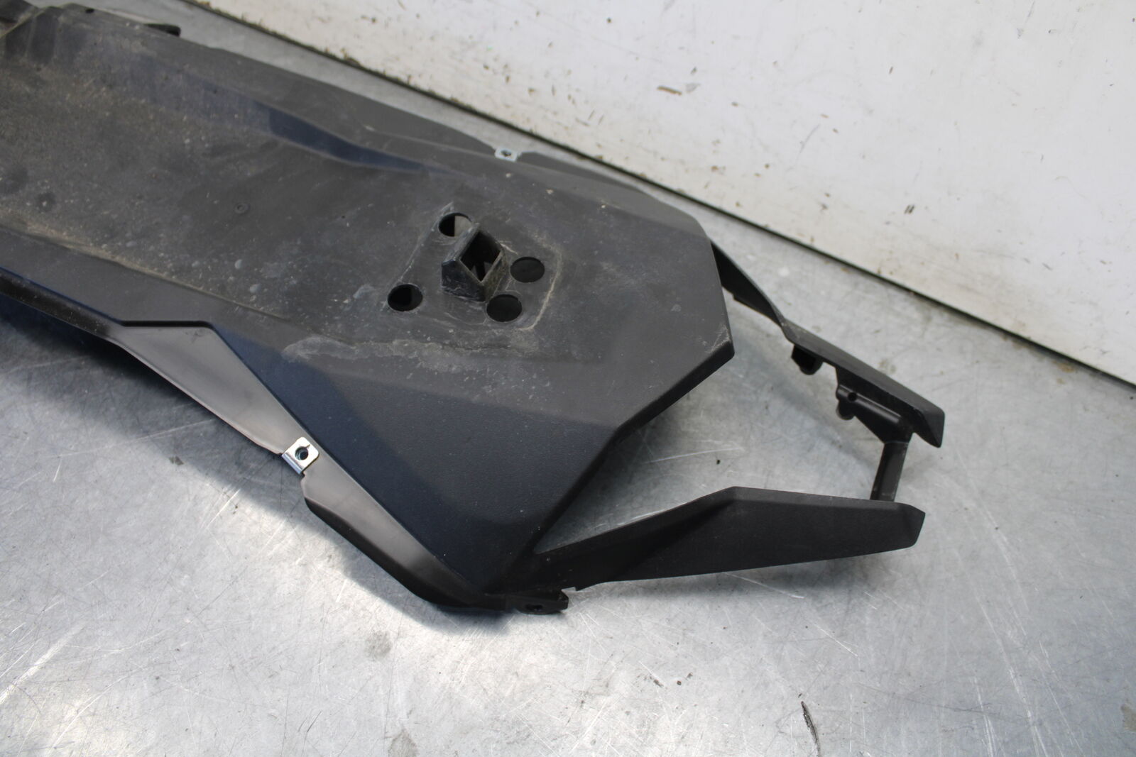 18-23 KAWASAKI NINJA 400 REAR BACK TAIL UNDERTAIL BATTERY TRAY PLASTIC BB679