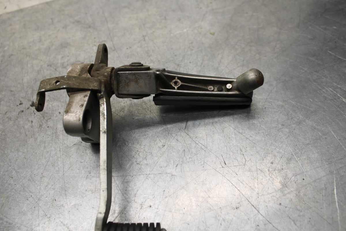 89-90 YAMAHA FZR600 RIGHT REARSET REAR SET DRIVER FOOT PEG PEDAL BB76