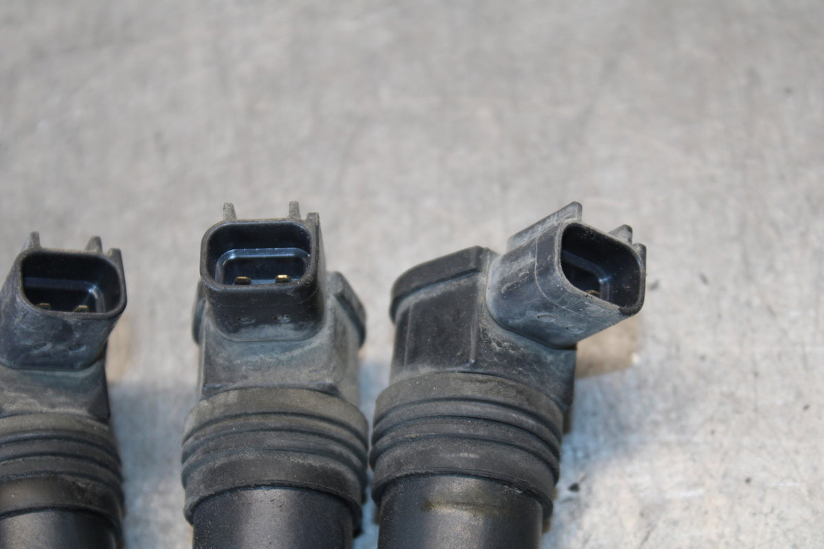 03-04 HONDA CBR600RR IGNITION COILS COIL SPARK PLUG CAPS 30700-MEE-641 BB661