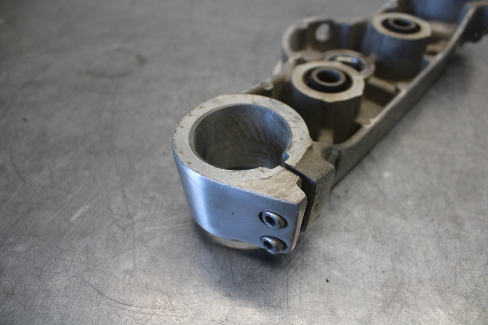 05-06 YAMAHA ROYAL STAR FORKS UPPER TRIPLE TREE CLAMP BB697