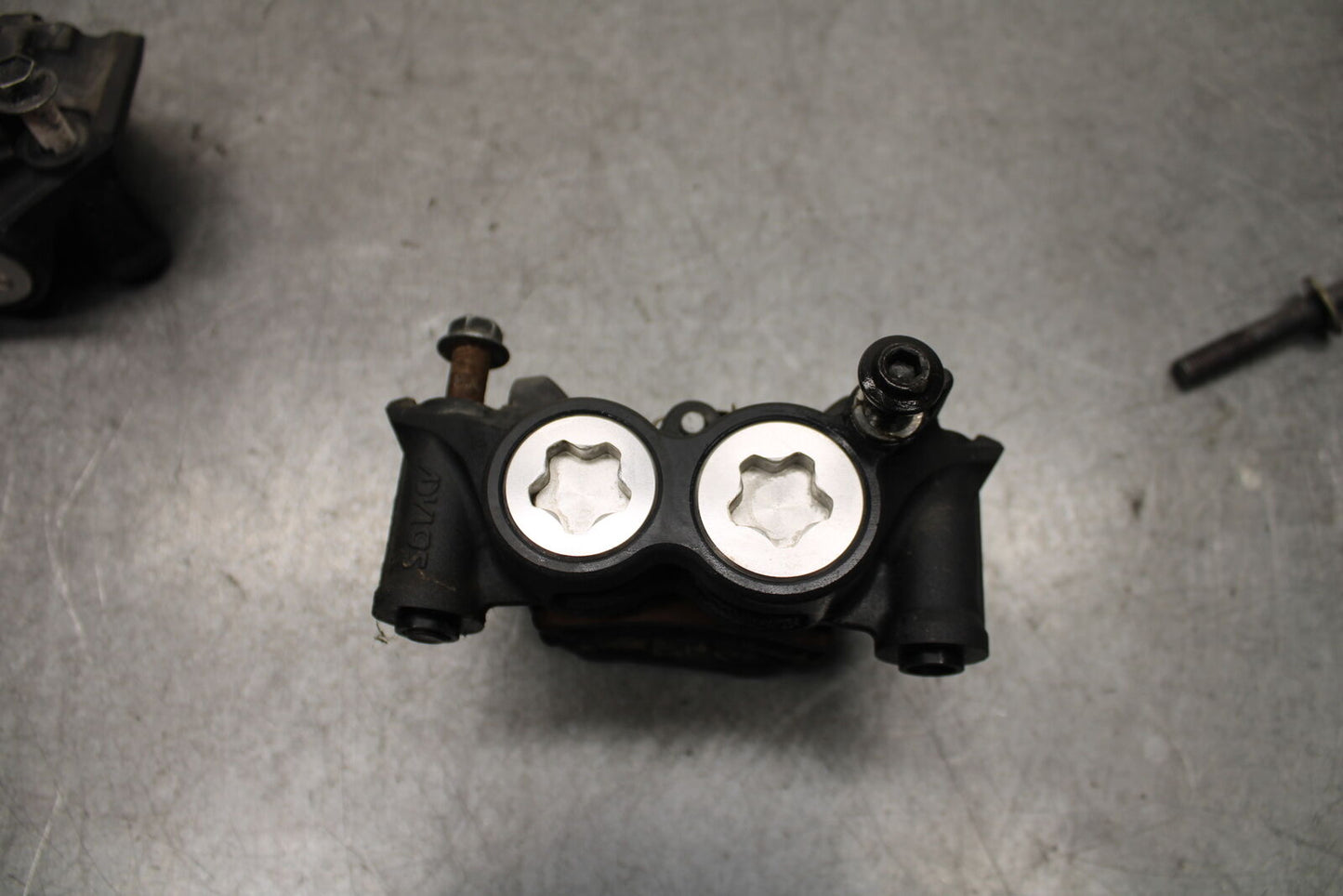 16-21 YAMAHA XSR900 RIGHT LEFT FRONT BRAKE CALIPER SET PAIR CALIPERS BB664