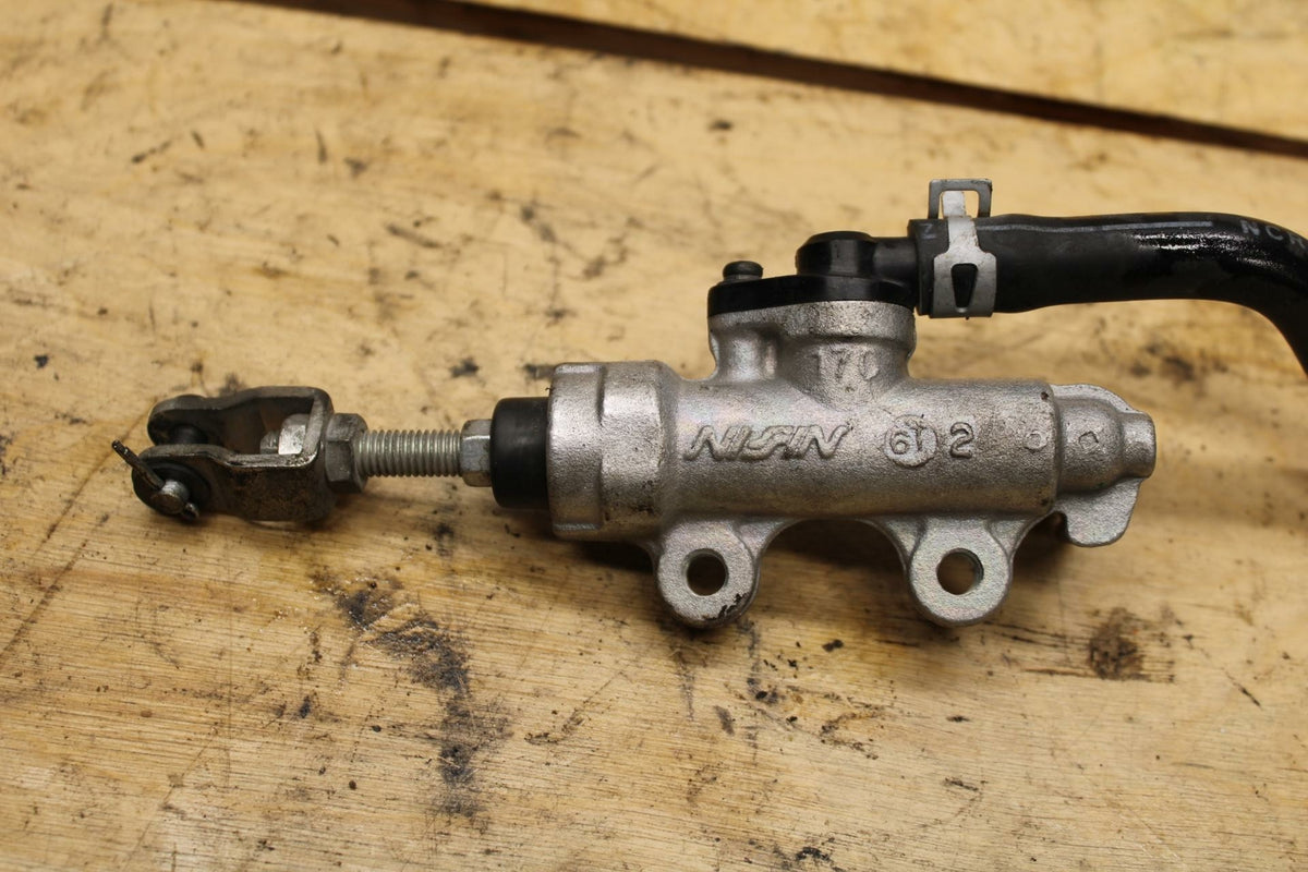 07-12 SUZUKI BANDIT 650S REAR BACK BRAKE MASTER CYLINDER W RESERVOIR BB328