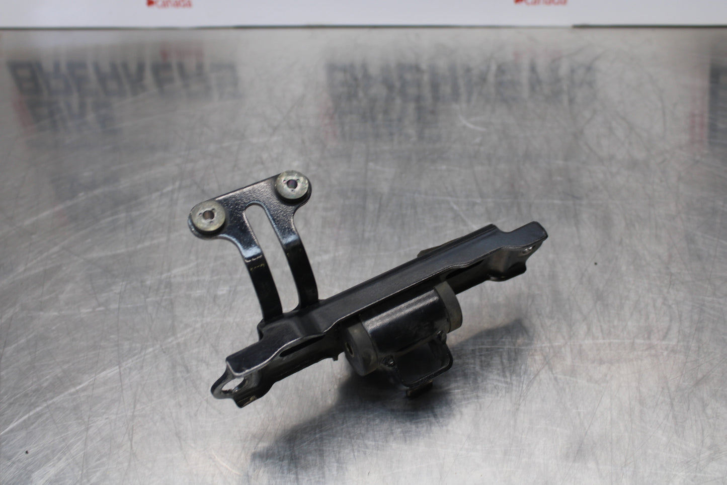 04-05 KAWASAKI NINJA ZX10R GAS TANK FUEL PETROL RESERVOIR BRACKET MOUNT BB163