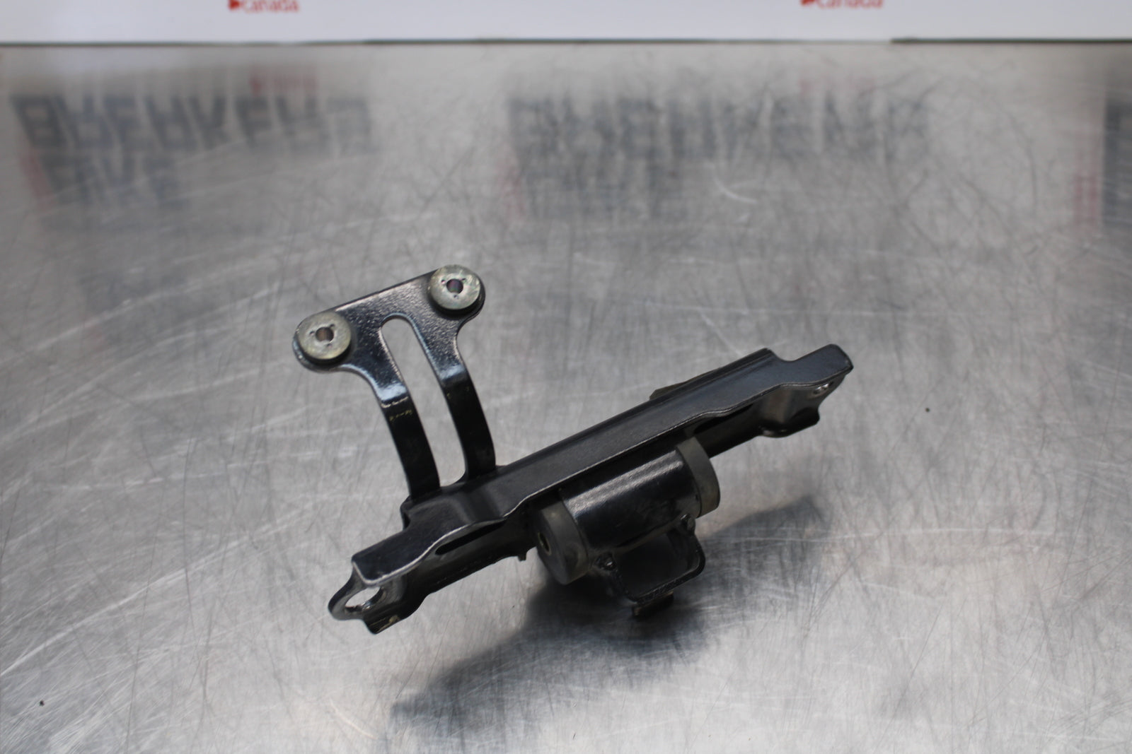 04-05 KAWASAKI NINJA ZX10R GAS TANK FUEL PETROL RESERVOIR BRACKET MOUNT BB163