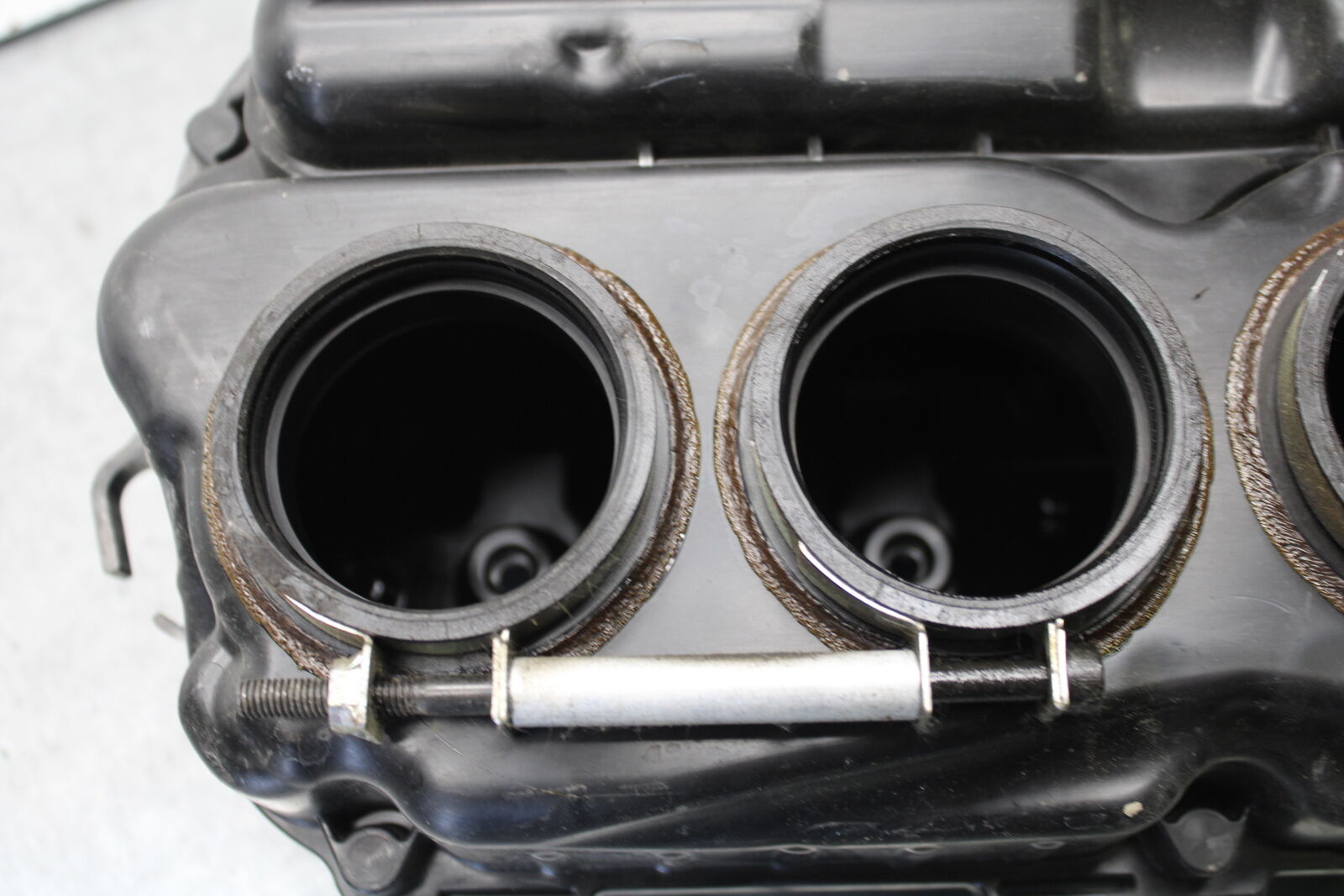 16 KAWASAKI NINJA ZX10R AIRBOX AIR INTAKE FILTER BOX 11010-0844 BB650