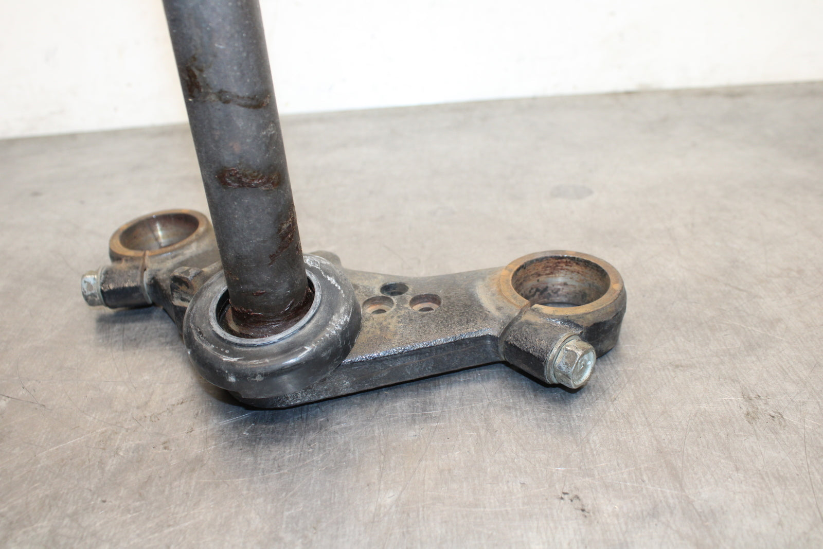 78 SUZUKI GS550E FRONT FORKS CLAMP LOWER TRIPLE TREE STEM BB133