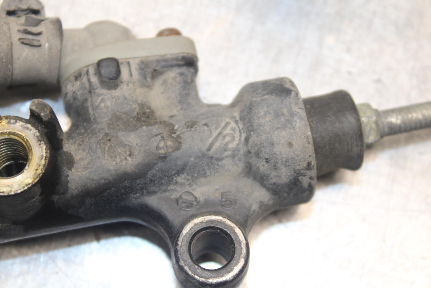 1988 Yamaha FZ600 RIGHT REARSET REAR SET DRIVER FOOT PEG REST STOP BB601