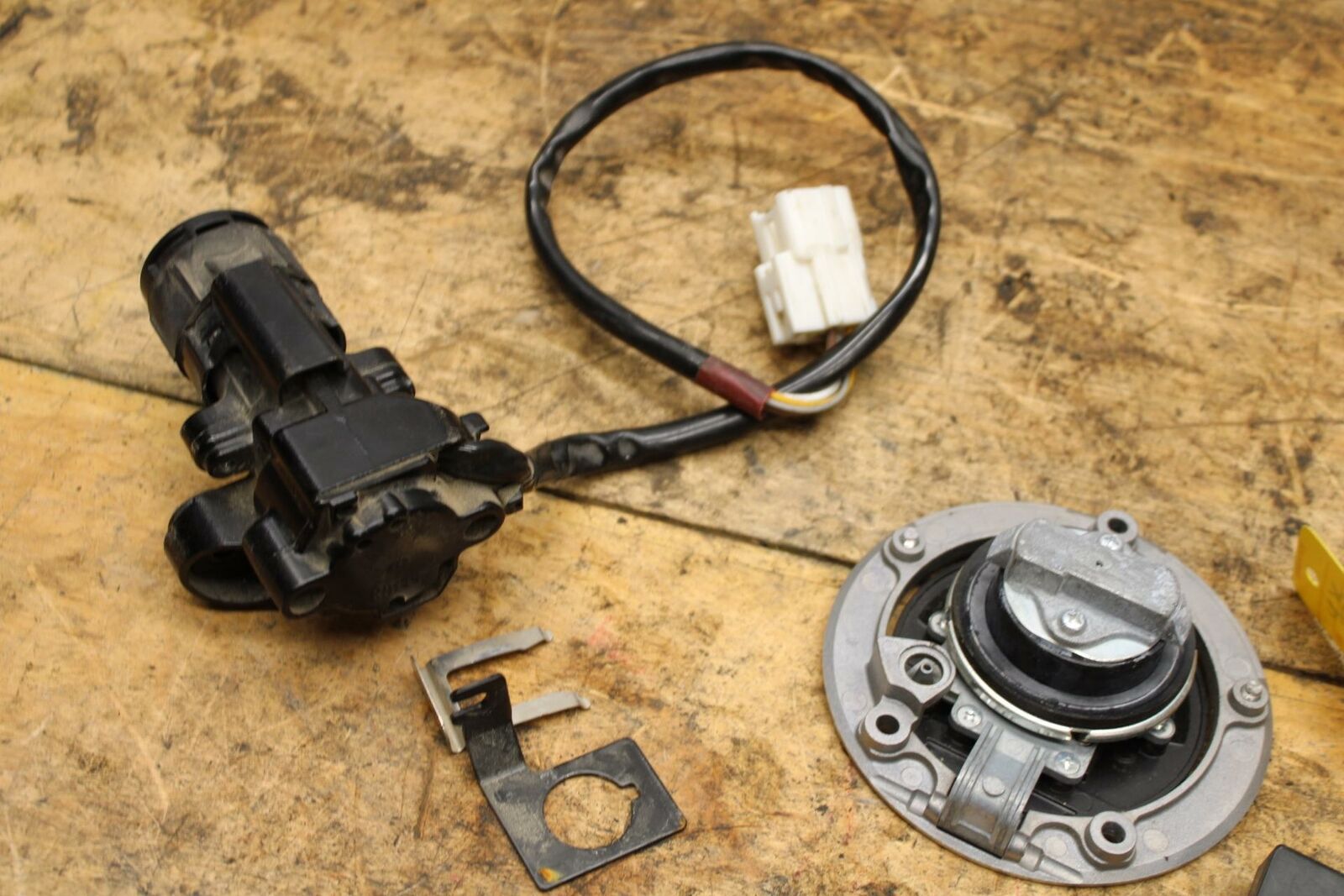 13-18 KAWASAKI NINJA ZX6R IGNITION LOCK KEY SET W/ GAS CAP AND SEAT LOCK BB342