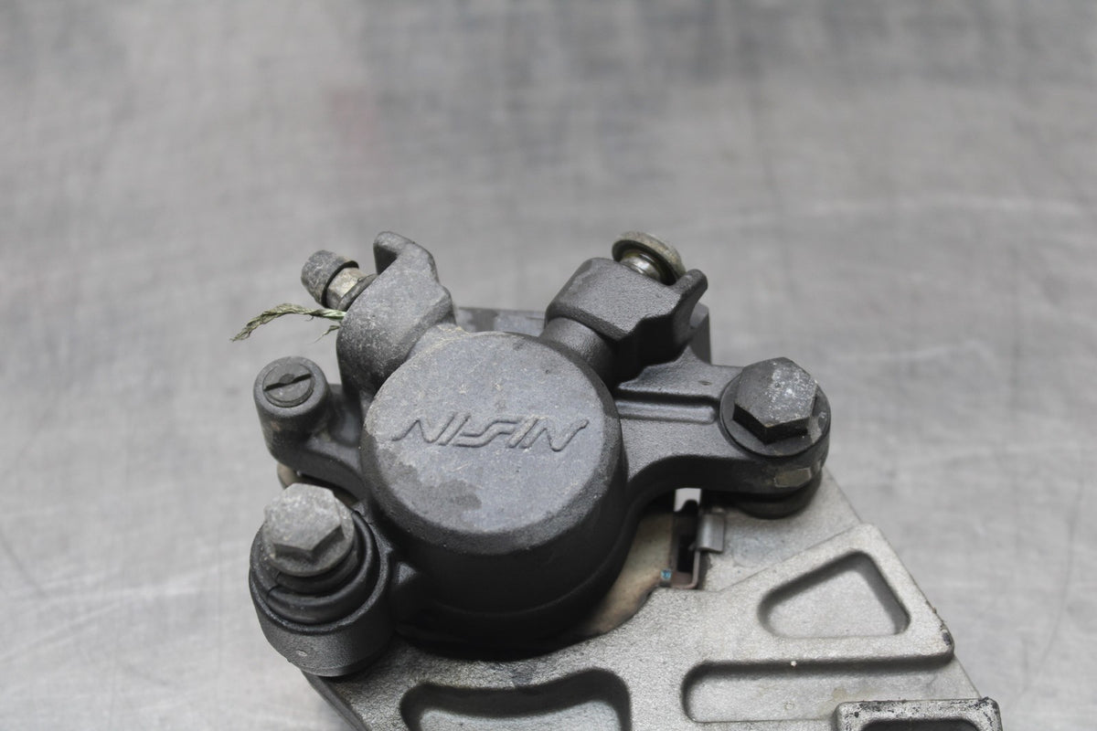 05 YAMAHA YZF R6 REAR BACK BRAKE CALIPER W MOUNT BRACKET BB814