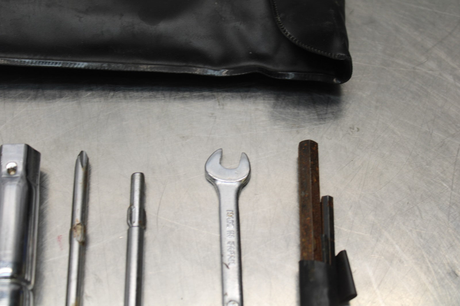 03-08 KAWASAKI VULCAN 1600 STOCK TOOLS OEM TOOL BAG KIT SET BB196