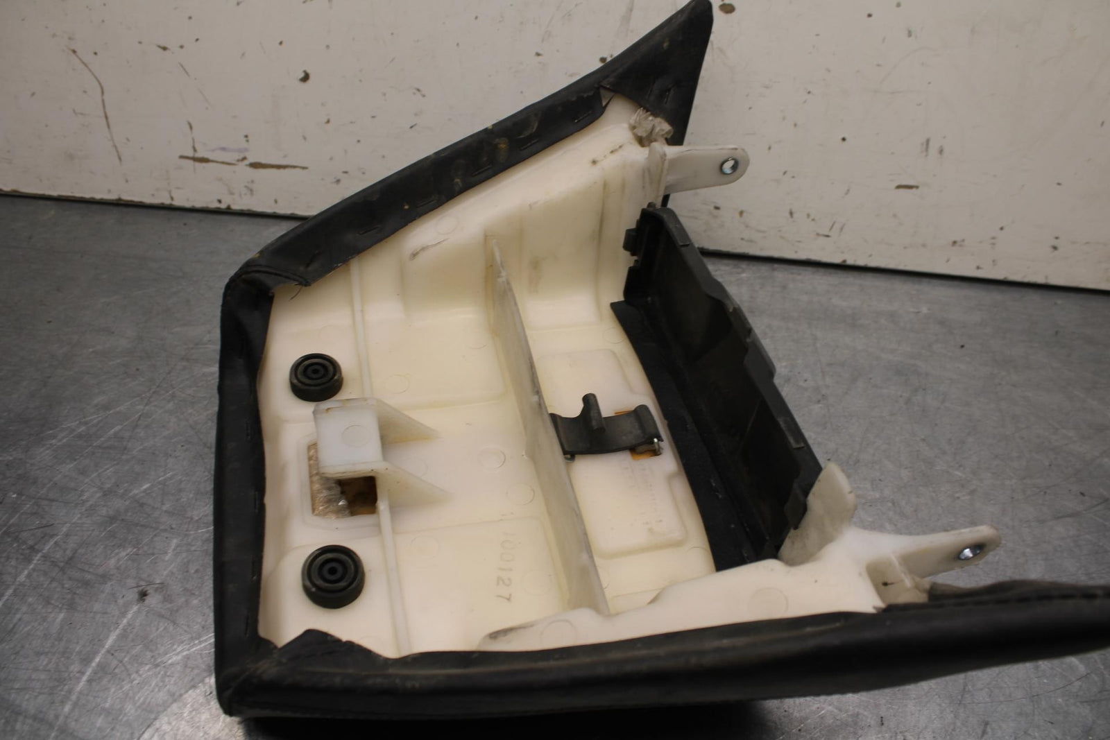 93-07 YAMAHA VMAX 1200 REAR BACK PASSENGER SEAT BB634