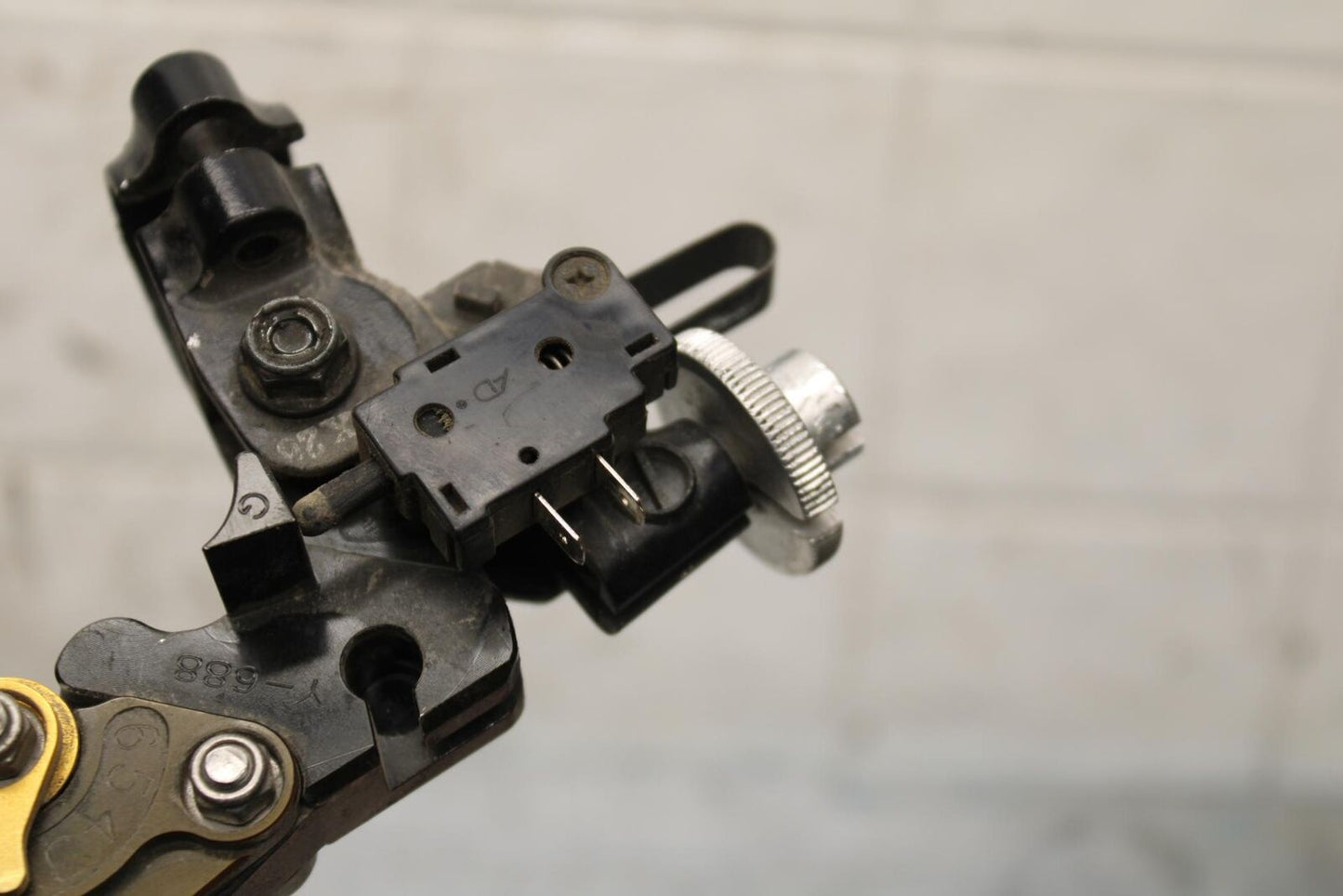 2006 Yamaha YZF R6 CLUTCH PERCH MOUNT WITH LEVER  BB560
