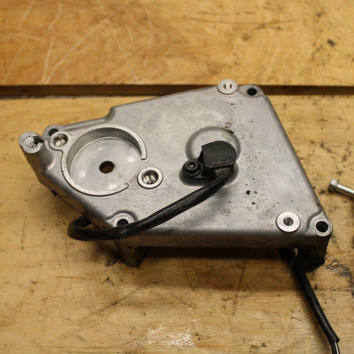 07-12 SUZUKI BANDIT 650S SPEED SPEEDOMETER SENSOR BRACKET BB328