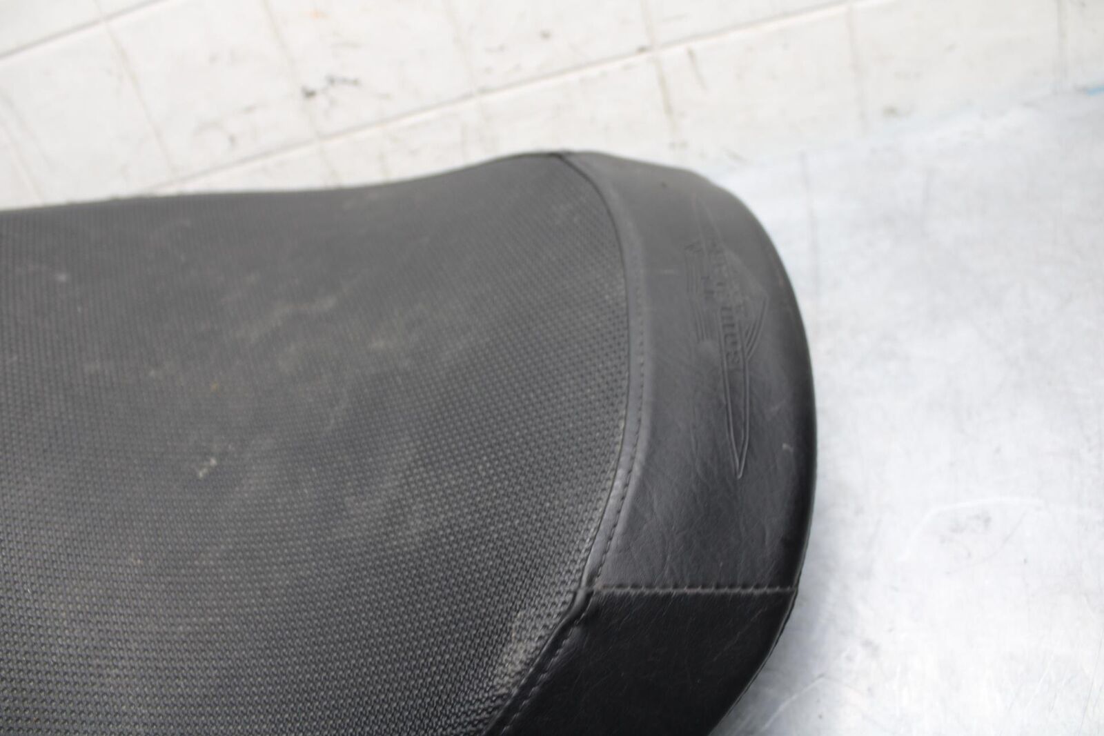 06-09 SUZUKI M109R BOULAVARD FRONT DRIVERS SEAT BB501