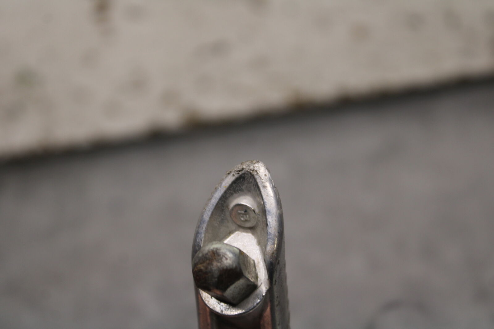 06-07 SUZUKI GSXR750 RIGHT FRONT FOOT REST PEG STEP BB110