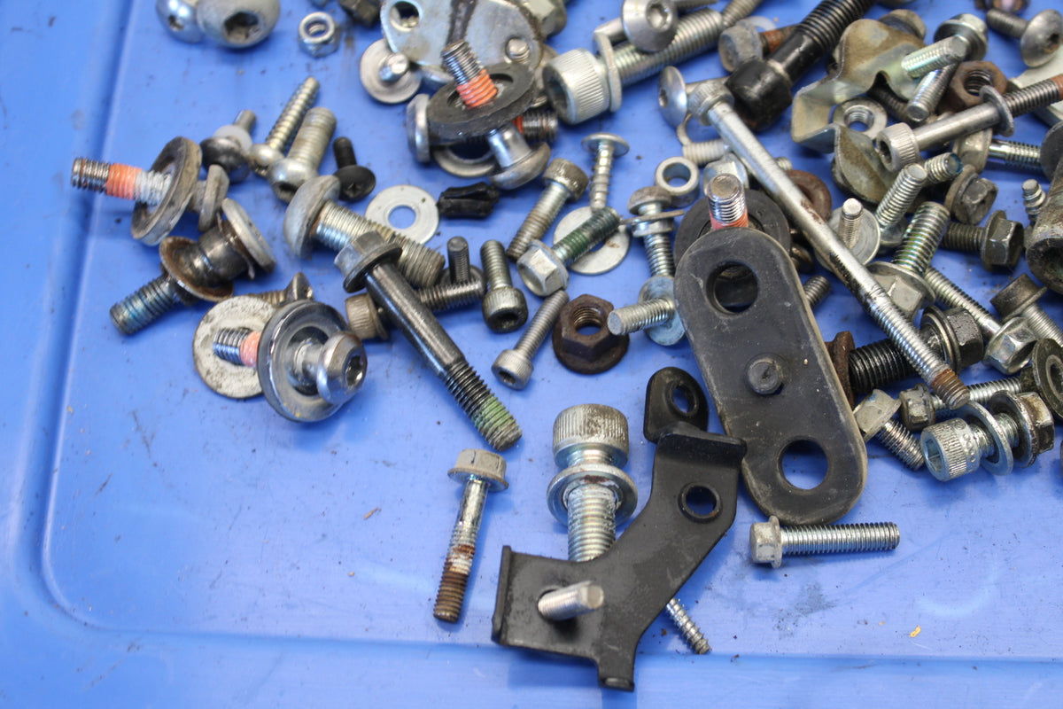 09-15 YAMAHA FZ6R ENGINE MOUNTING BOLTS HARDWARE MOTOR SCREWS BB686