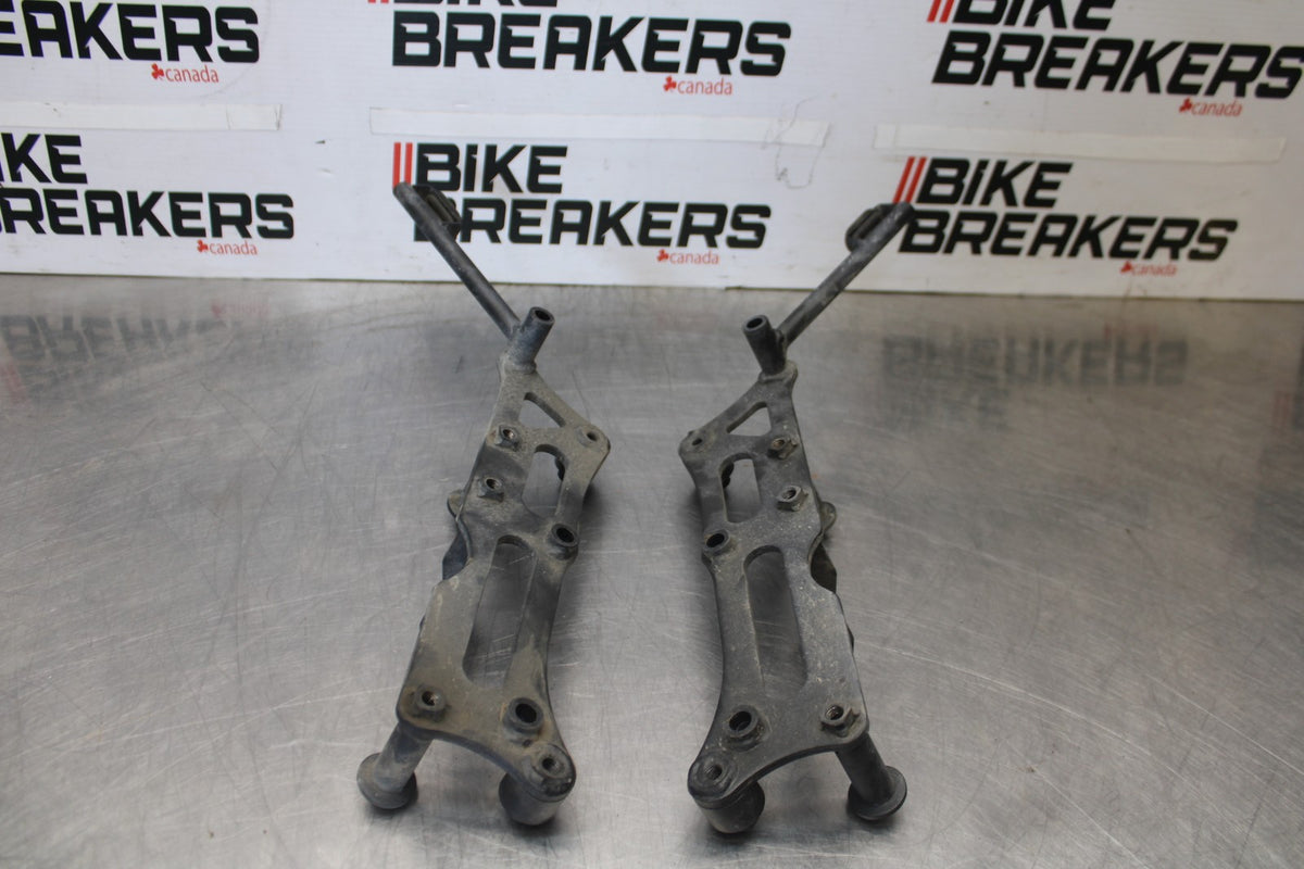 08 KAWASAKI VULCAN 1600 VN1600D NOMAD SADDLEBAG MOUNTING BRACKETS MOUNTS BB904