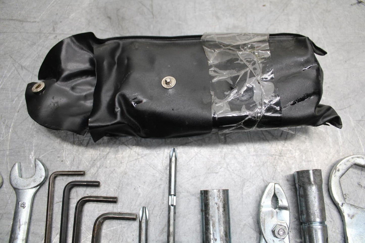 2009 Kawasaki Ninja ZX6R ZX600R STOCK TOOLS OEM TOOL BAG KIT SET BB548