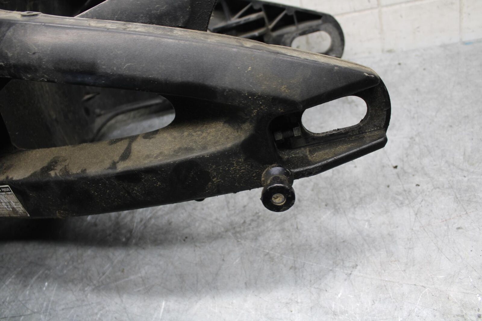 2003 Yamaha YZF R6 REAR SWINGARM BACK SUSPENSION SWING ARM 5SL-22110-01-00 BB539