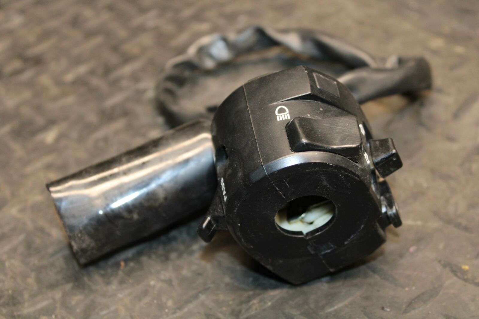 17 KAWASAKI NINJA 300 LEFT CLIP ON HANDLE HORN SIGNALS SWITCH BB215
