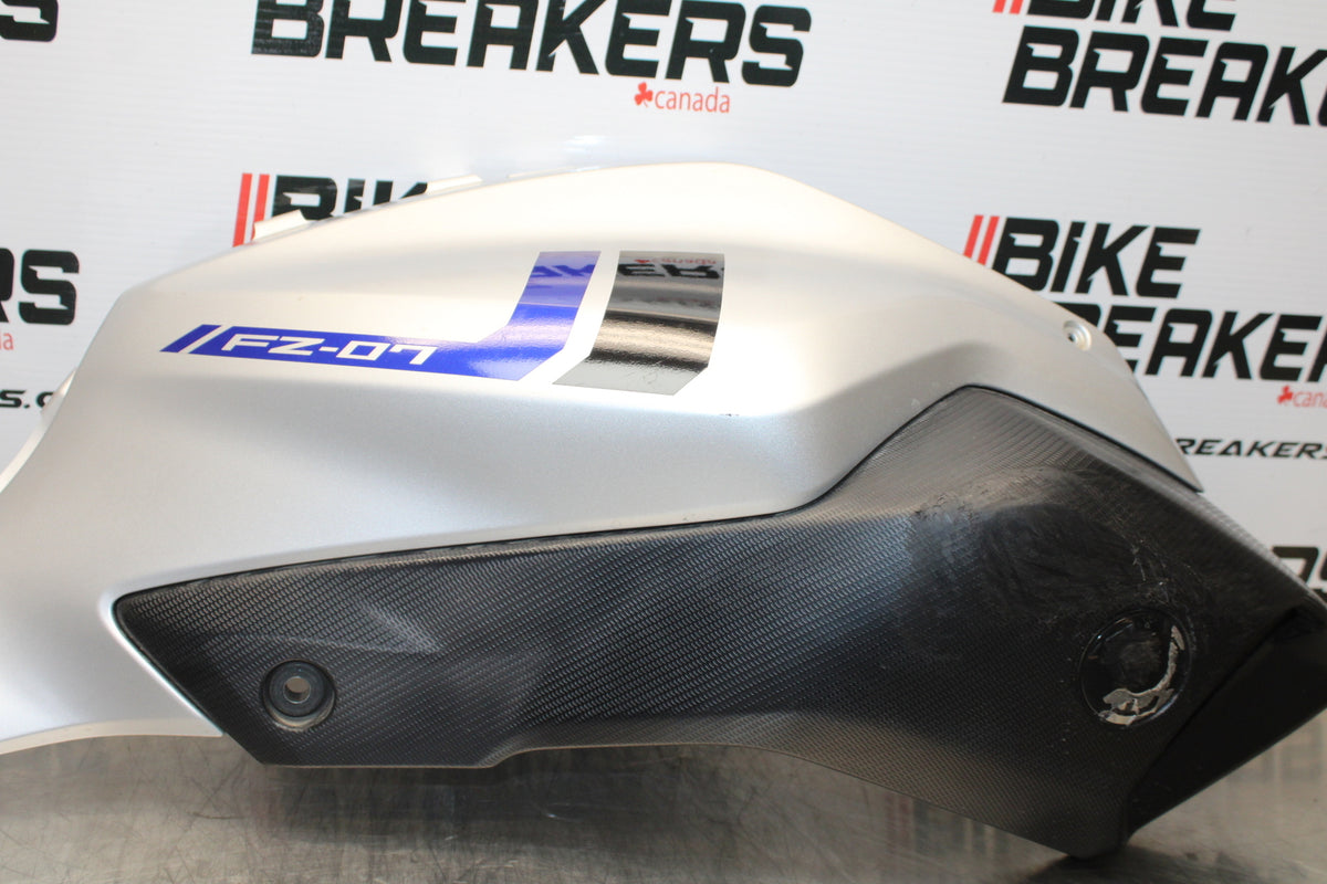 14-17 YAMAHA FZ07 RIGHT LOWER MID UPPER SIDE FAIRING COWL  BB162