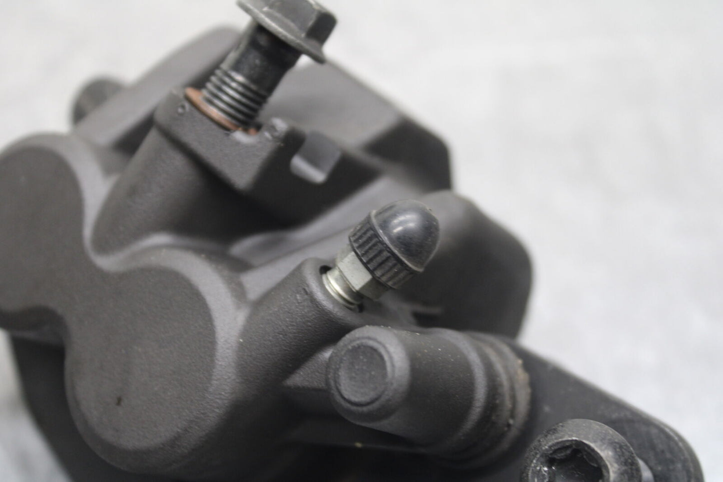 15-17 YAMAHA YZF R3 RIGHT FRONT BRAKE CALIPER BB111