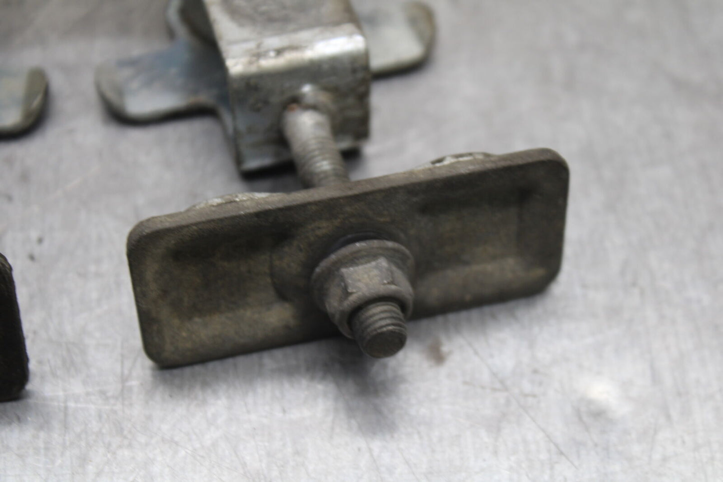 04-05 SUZUKI KATANA 750 GSX750F CHAIN TENSIONER ADJUSTMENT BRACKETS  BB110 