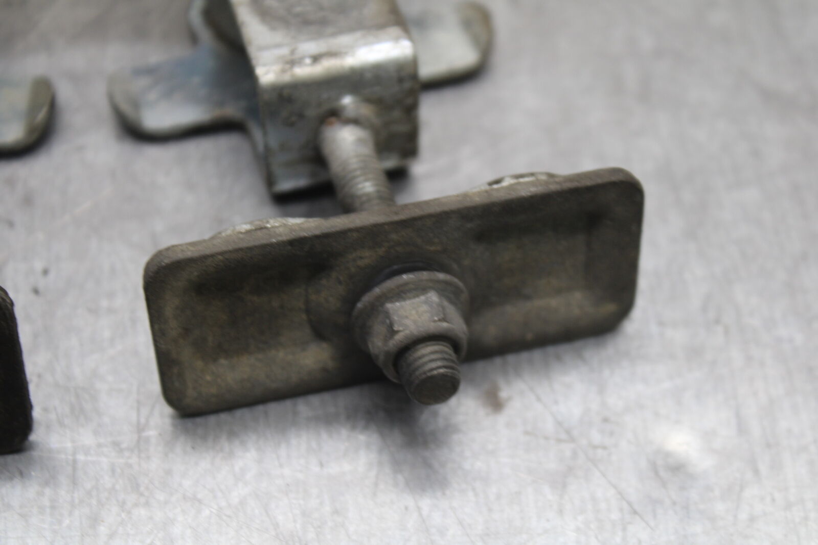 04-05 SUZUKI KATANA 750 GSX750F CHAIN TENSIONER ADJUSTMENT BRACKETS  BB110 