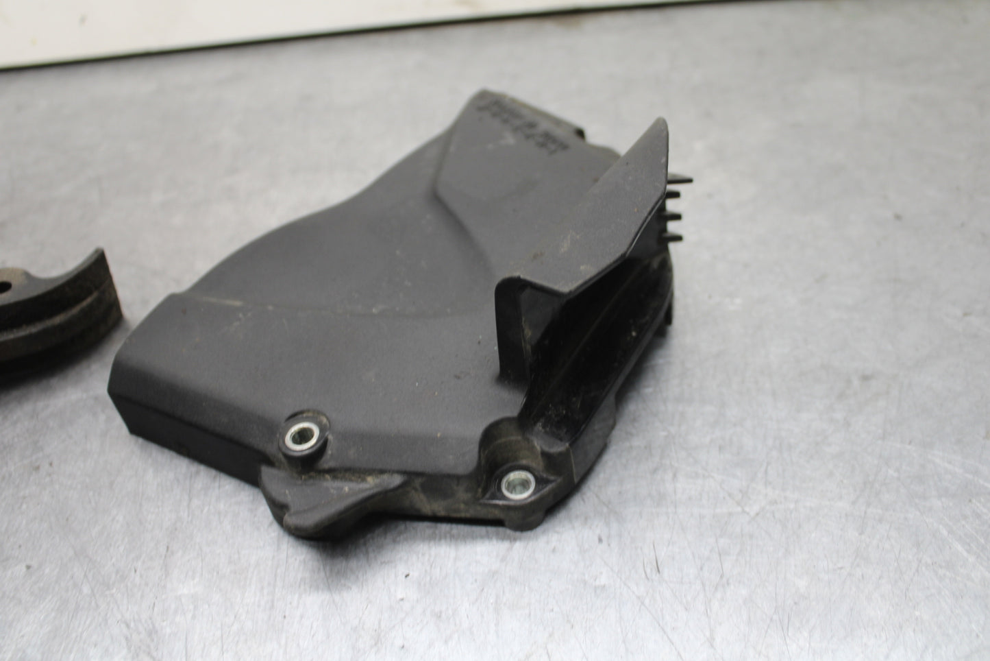 09-14 YAMAHA YZF R1 ENGINE SPROCKET COVER BB119