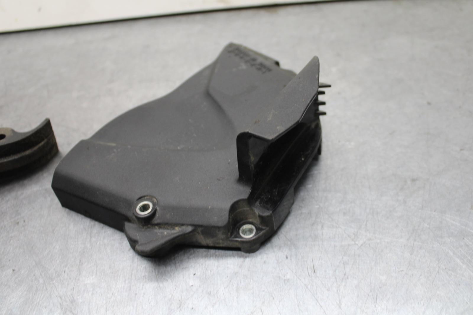 09-14 YAMAHA YZF R1 ENGINE SPROCKET COVER BB119