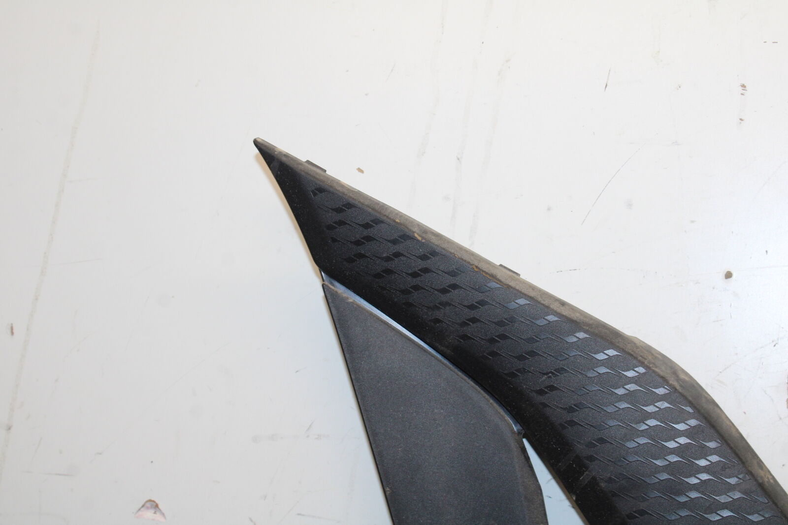 19-24 YAMAHA R3 LEFT FRONT SIDE SEAT SADDLE PANEL TRIM COWL FAIRING BB736
