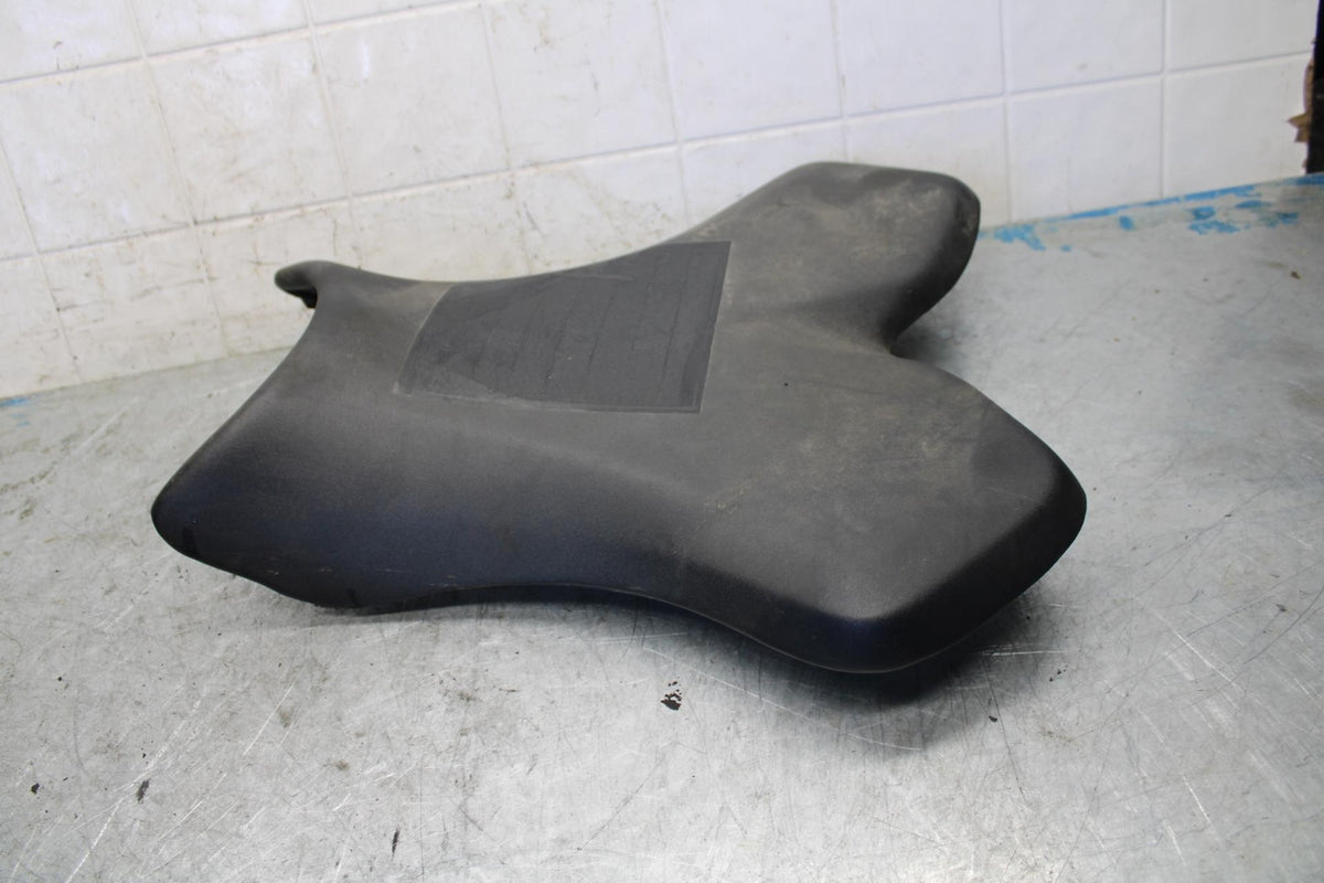 04-06 YAMAHA YZF R1 FRONT DRIVERS SEAT PAD SADDLE PILLION 5VY-24710-00-00 BB432