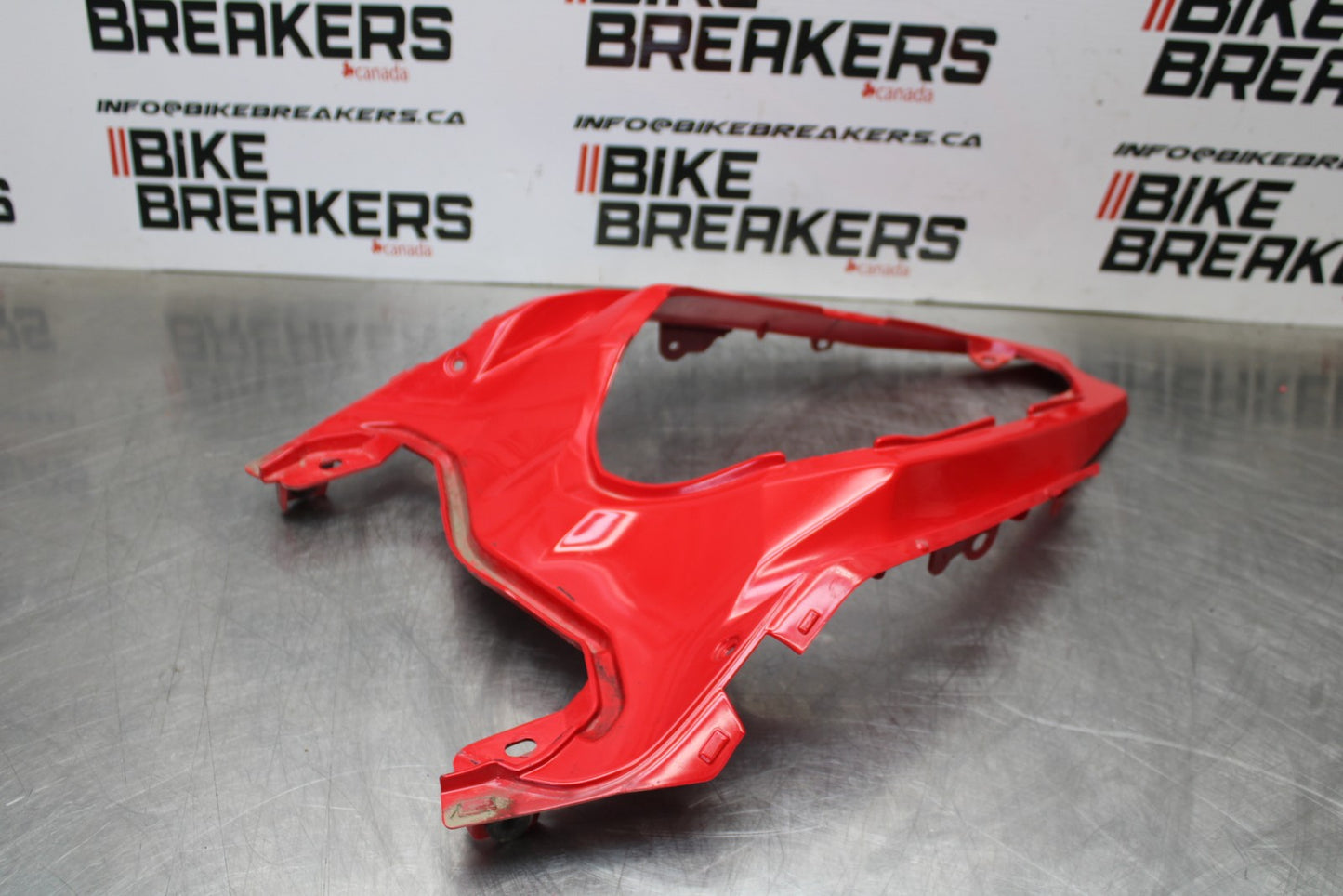 18-23 KAWASAKI NINJA 400 EX400 ABS CENTER REAR BACK TAIL FAIRING COWL BB177
