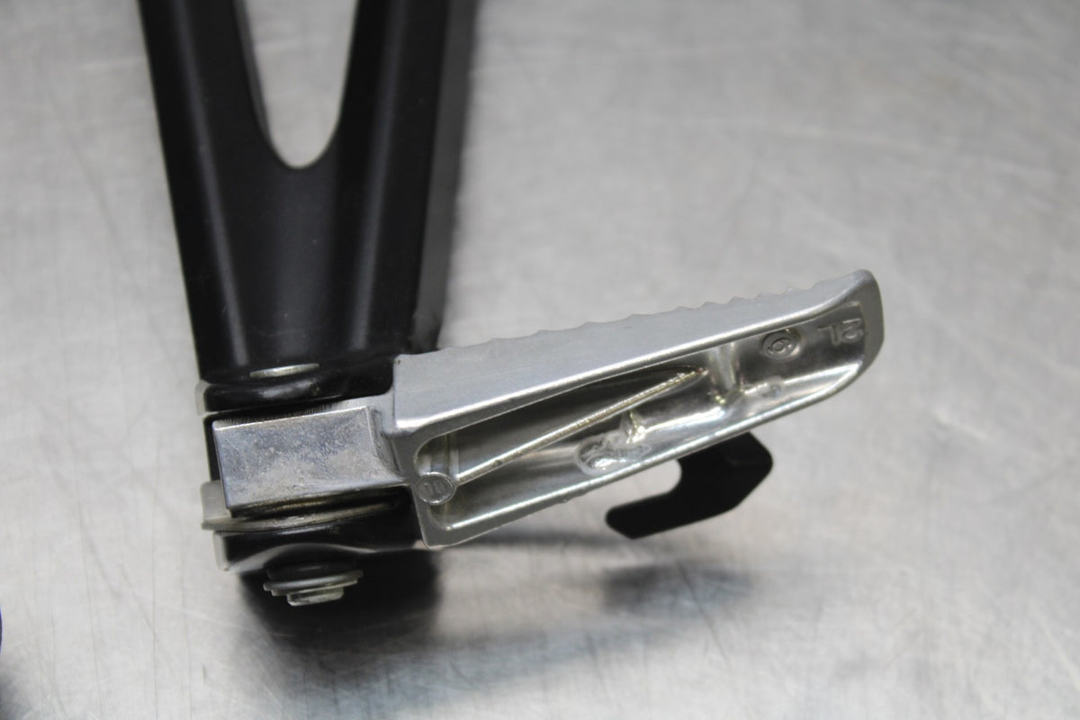 11-24 SUZUKI GSXR750 REAR BACK PASSENGER PEG SET PAIR BB630