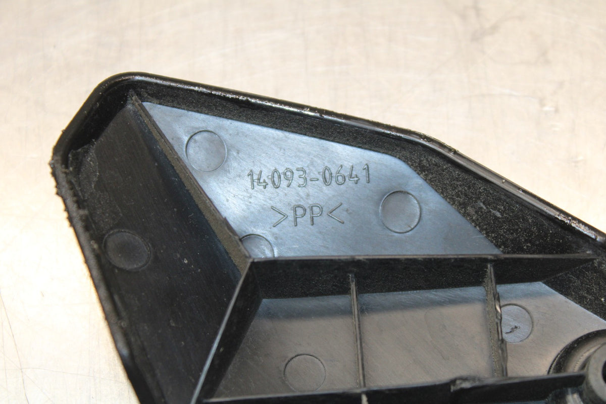 18-26 KAWASAKI Z400 FRAME COVER BB852