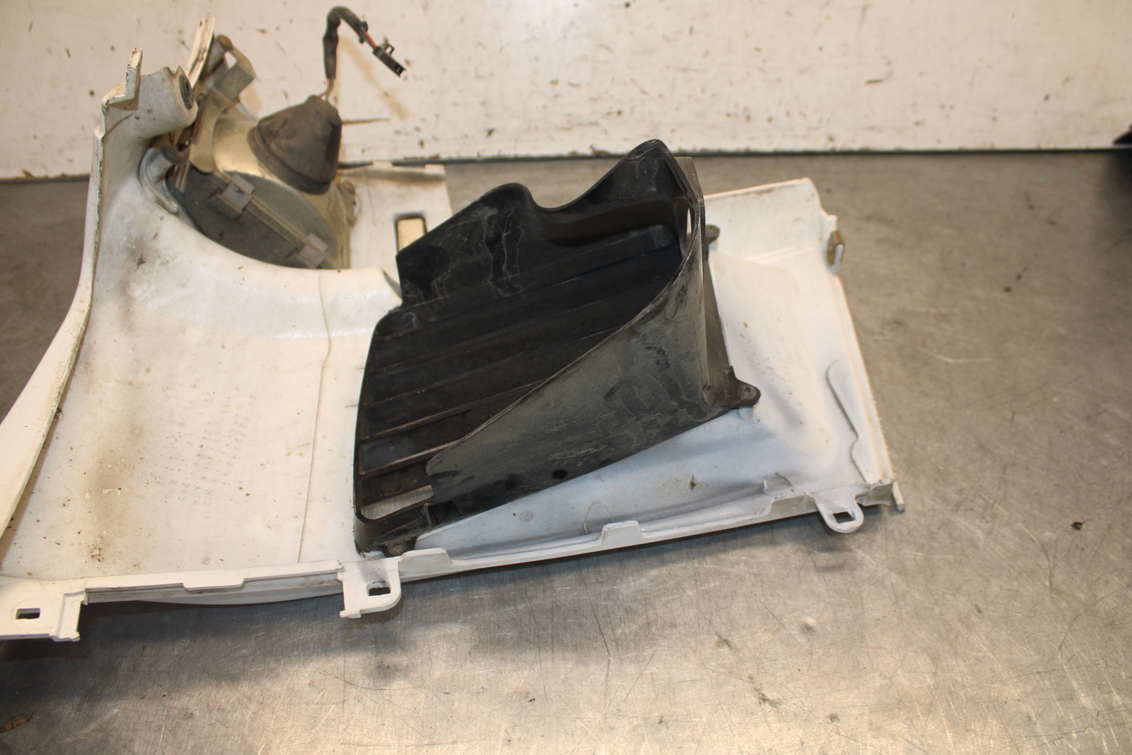 93-00 HONDA GOLDWING 1500 GL1500SE LOWER SIDE FAIRING COWL PLASTIC COVER BB700