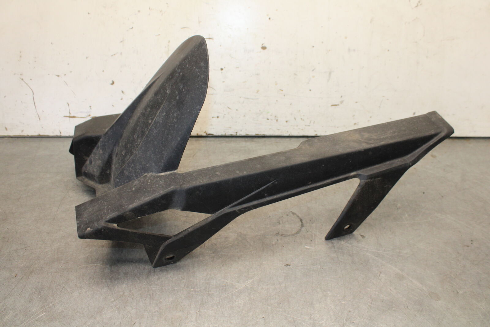 18-23 KAWASAKI NINJA 400 REAR BACK DRIVE CHAIN GUARD COVER SHIELD BB679