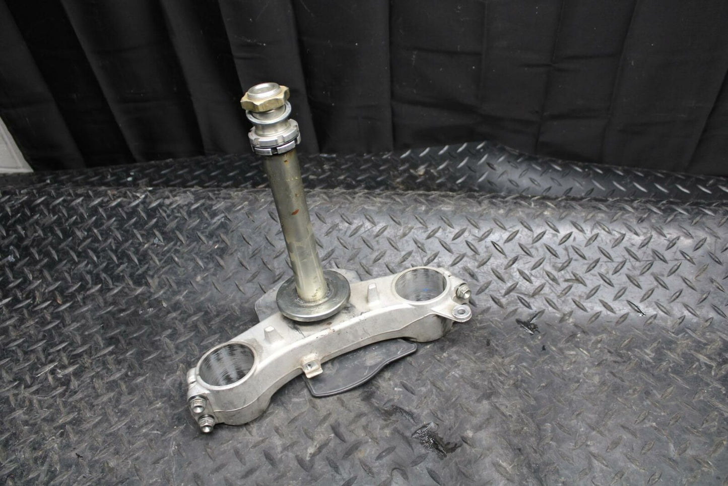 08-09 SUZUKI GSXR600 FRONT FORKS CLAMP LOWER TRIPLE TREE STEM 51410-01H10 BB204